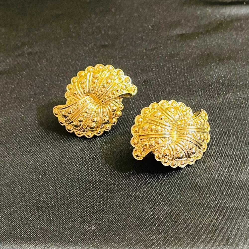 Vtg Avon Earrings 80s Rivet Spiral Conch Fan Shell Clip-on Statement Retro